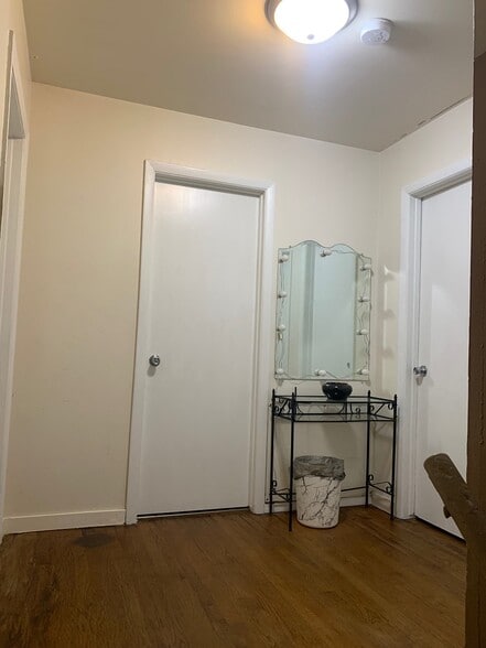 Building Photo - 2138 Hebron Ave