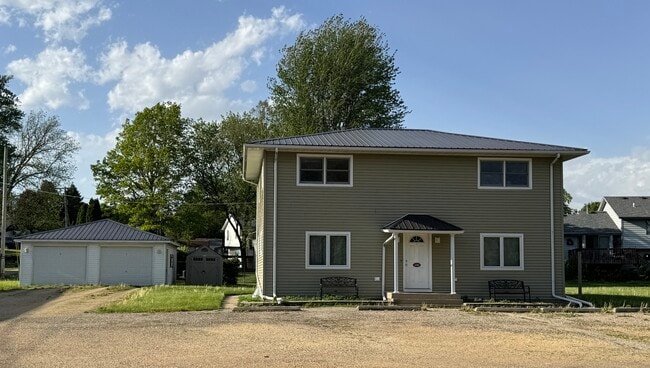 Primary Photo - 106 West St