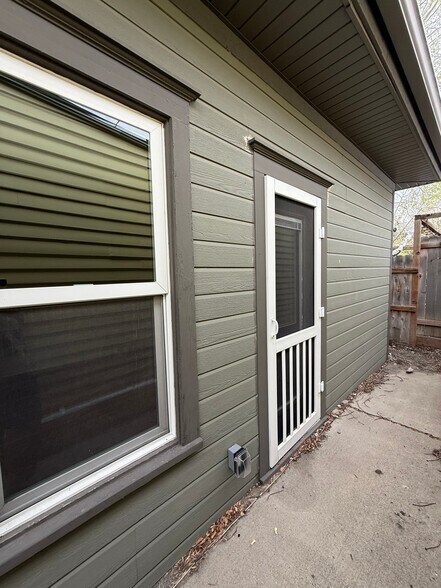Building Photo - 308 E Callender St