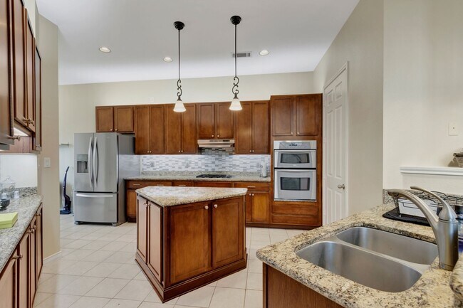 Building Photo - Richardson Townhome