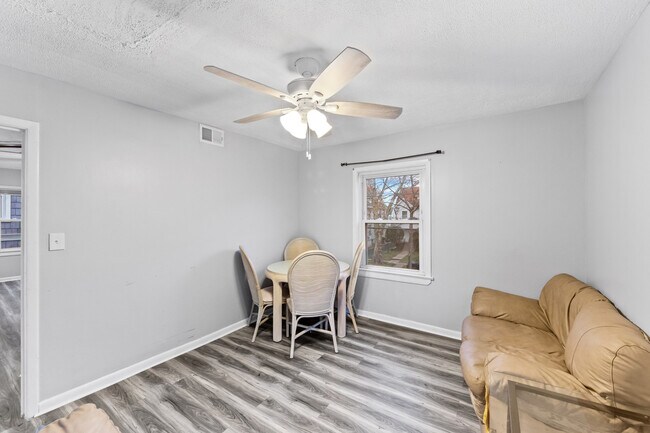 Building Photo - 23 2nd St