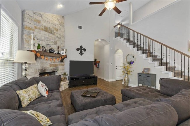 Building Photo - 744 Bonnet Blvd