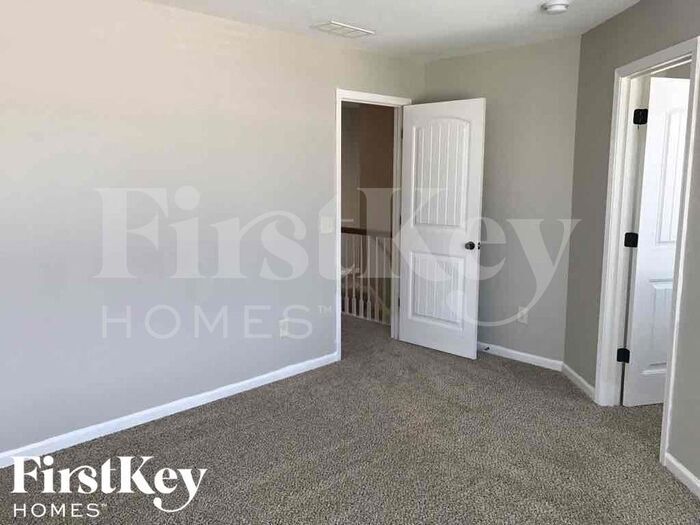 Building Photo - 260 Village Broad St