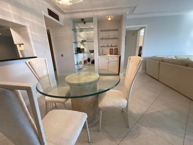 Building Photo - 14475 Strathmore Ln