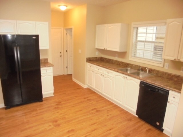 Building Photo - 2400 Catamaran Court