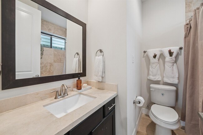 Building Photo - 5729 Larkin St