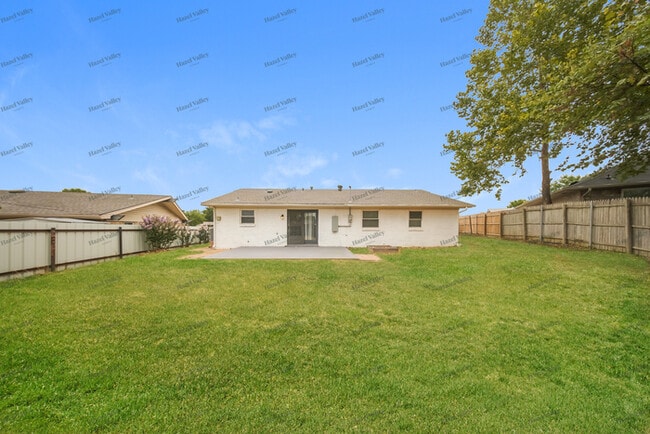 Building Photo - 3821 Rosewood Ct
