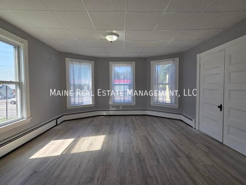 Building Photo - 131 College Ave