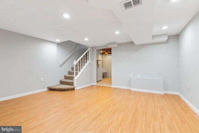 Building Photo - 114 Riverthorn Rd