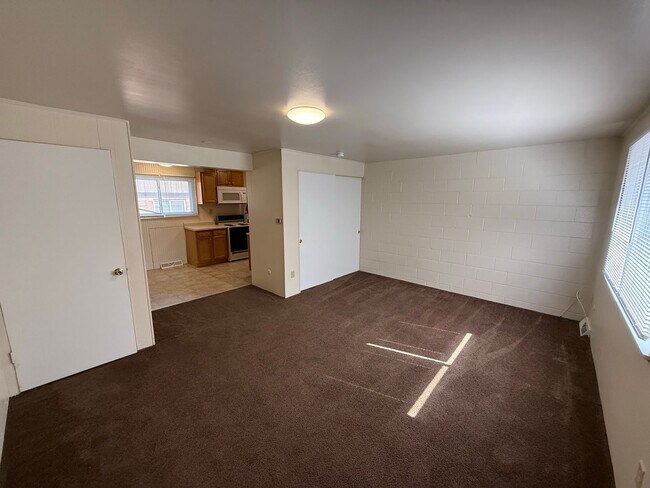 Building Photo - 105 W Northwood Ave