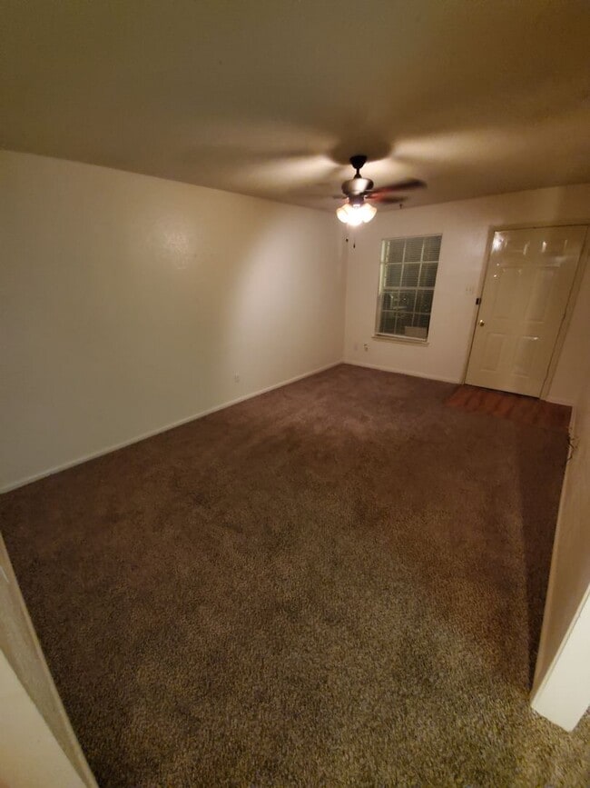 Building Photo - 1606/1608 Cloverdale