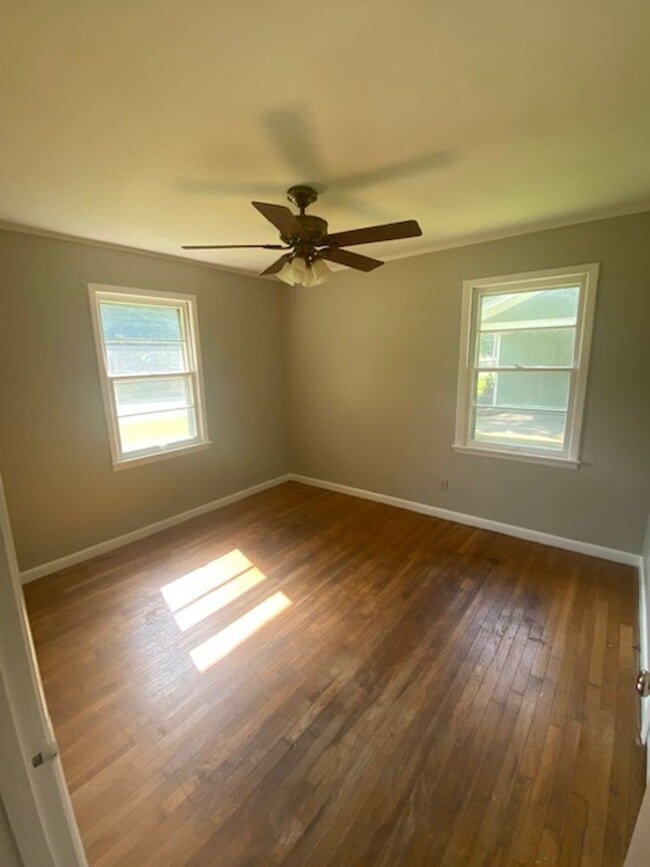 Building Photo - Renovated 3 Bedroom 1 Bath Home for Rent!