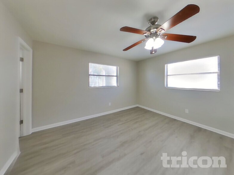 Building Photo - 1122 Ibsen Ave