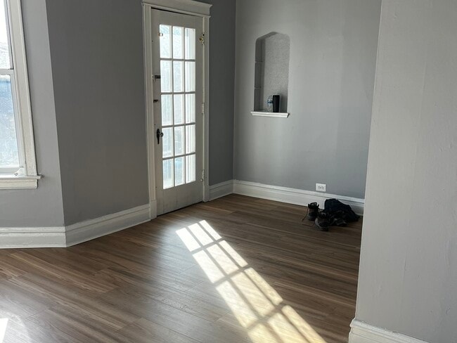 Building Photo - 1528 E 72nd St