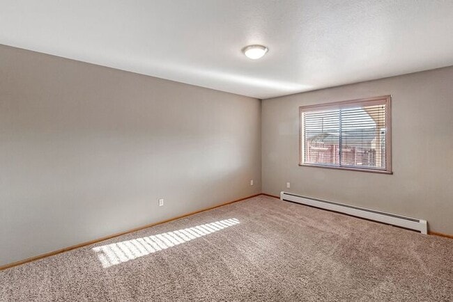 Building Photo - Charming 2-bedroom, 2-bathroom townhome with a 1-car garage