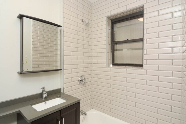 Building Photo - 4420 N Wolcott Ave