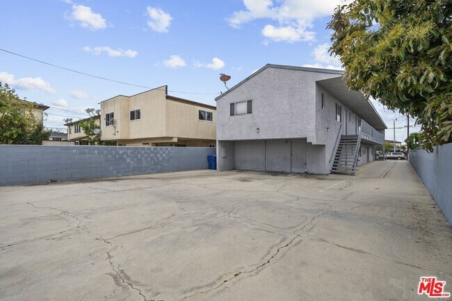 Building Photo - 1556 W 227th St