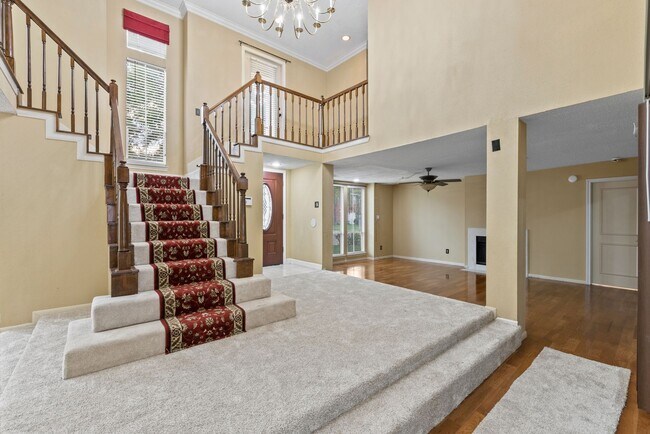 Building Photo - Charming 2 Story on Corner Lot