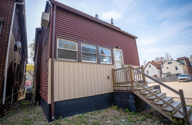 Building Photo - 919 Plum St