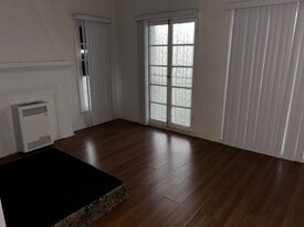 Building Photo - 1906 W 23rd St