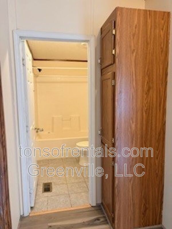 Building Photo - 112 Acorn Trail