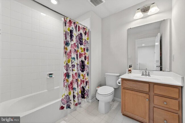 Building Photo - 40 Gina Dr