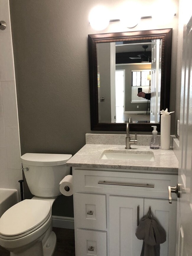 Building Photo - Price reduced!! Luxury 2 Bed 1 Bath Condo w/ ATTACHED GARAGE
