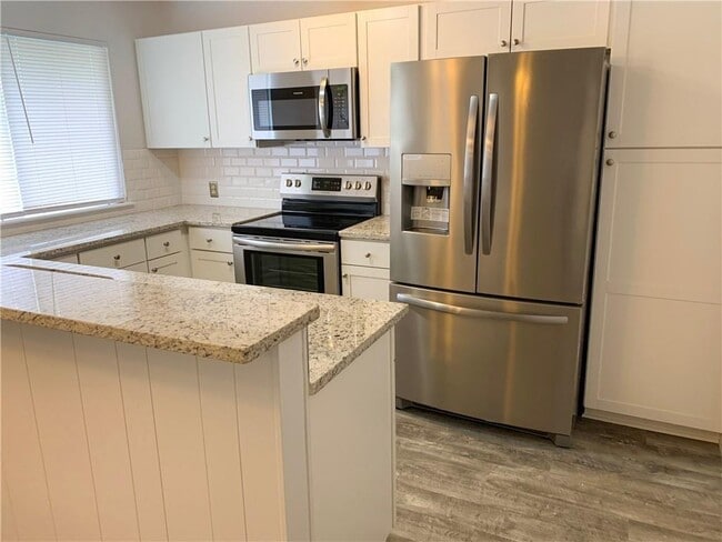 Primary Photo - 610 Buckskin Dr