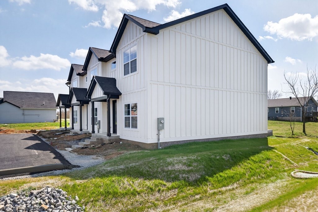 Building Photo - 212 W Jere Whitson Rd