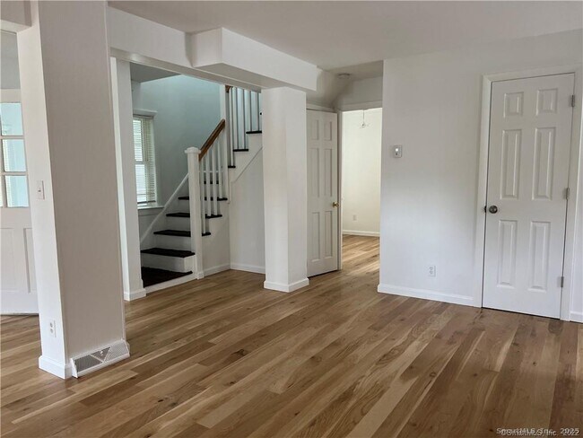 Building Photo - 144 Rakoczy Ave