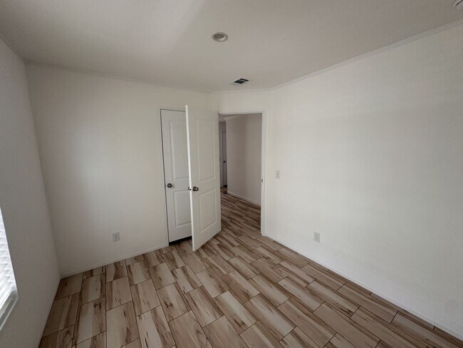 Building Photo - 10787 SW 30th Ct
