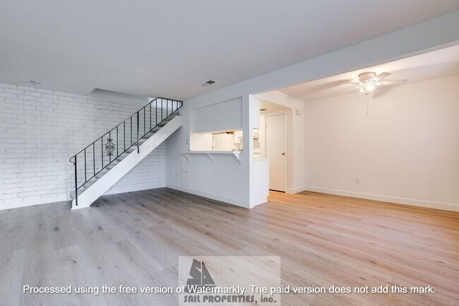 Building Photo - Welcome to this charming two-story home located in the vibrant Huntington Beach