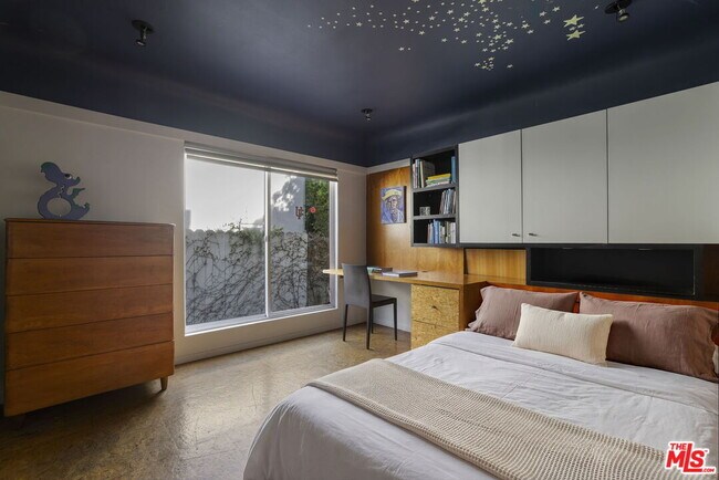 Building Photo - 615 Woodlawn Ave