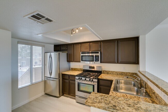 Building Photo - GORGEOUS 2 BEDROOMS UNIT*UPGRADED*TONS OF ...
