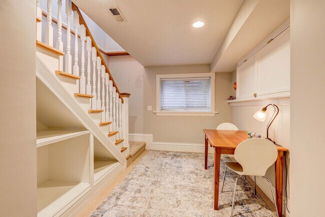 Building Photo - 2105 S Fillmore St