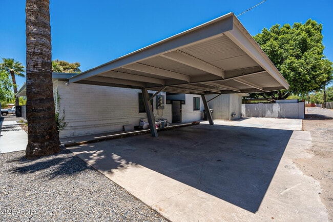 Building Photo - 6227 N 13th Pl