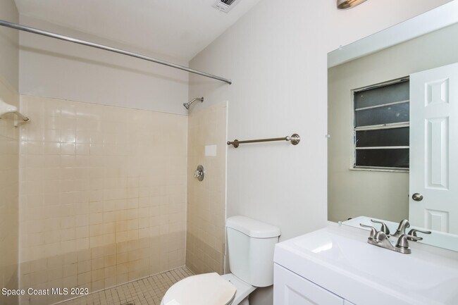 Building Photo - 461 Truvall St SW