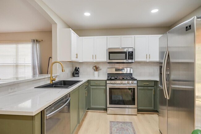 Building Photo - 200 Brentwood Dr