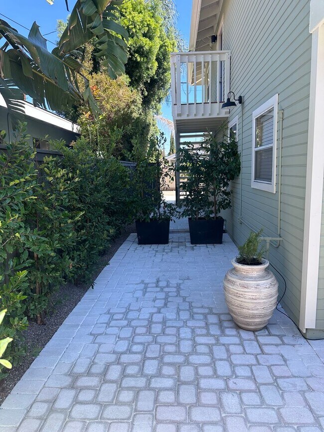 Building Photo - 335 S Grand St