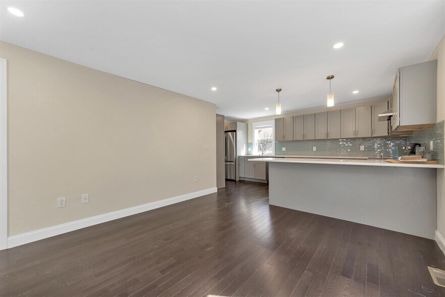 Building Photo - 43 Wright Ave