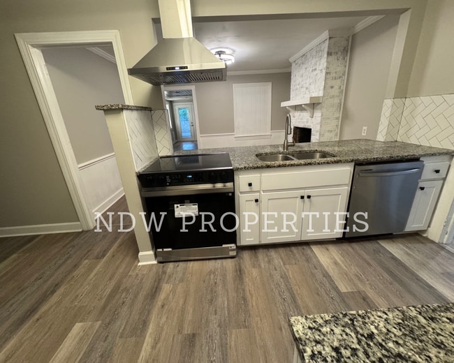 Building Photo - 3408 Greenbriar Dr
