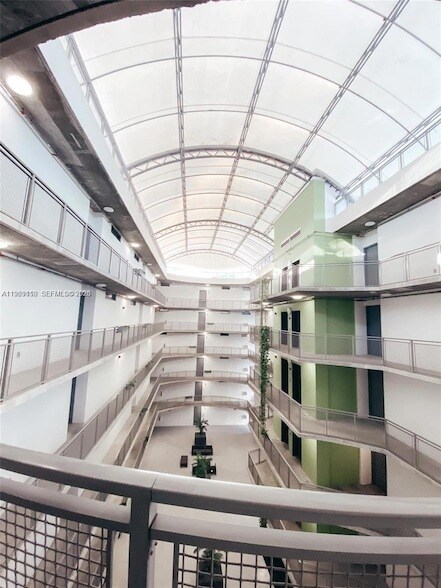 Building Photo - 455 NE 25th St