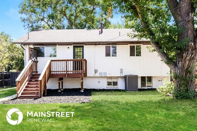 Building Photo - 165 Iris St