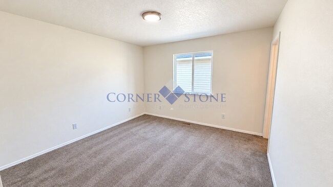Building Photo - 807 E Cottage Ave
