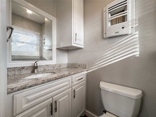 Building Photo - 5619 Wood Creek Way