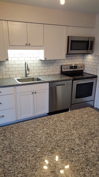 Building Photo - 6561 Woodhall Dr
