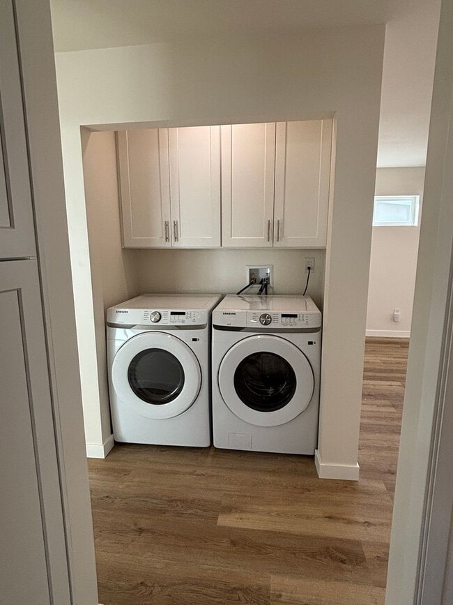 Building Photo - Contemporary 3 Bedroom Duplex with Washer Dryer and Mini Split AC