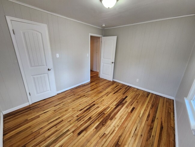 Building Photo - Spacious 3-Bedroom, 2-Bathroom Home AVAILA...