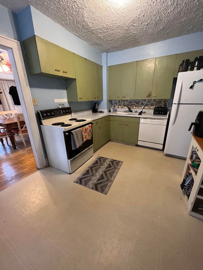 Building Photo - 305 Maryland St