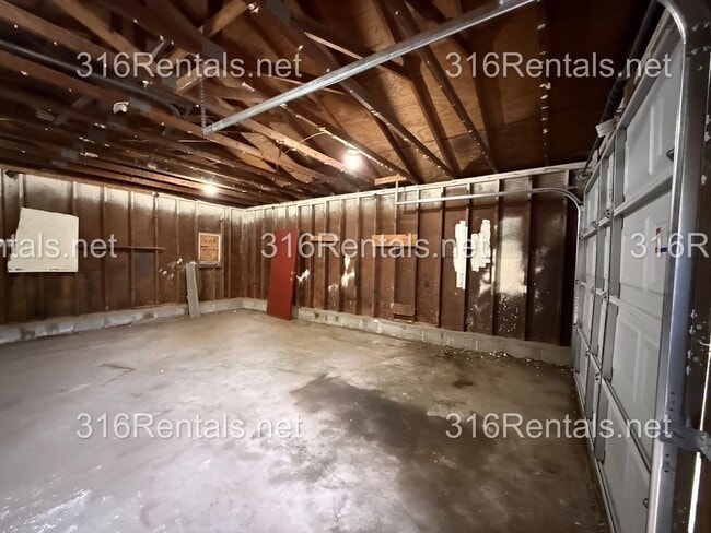 Building Photo - $1200 - NEWLY REMODELED 4 bedroom / 1 bathroom - Single Family Home